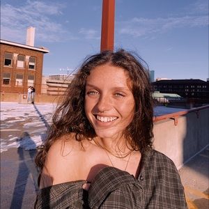 Meet your Posher, Chloe